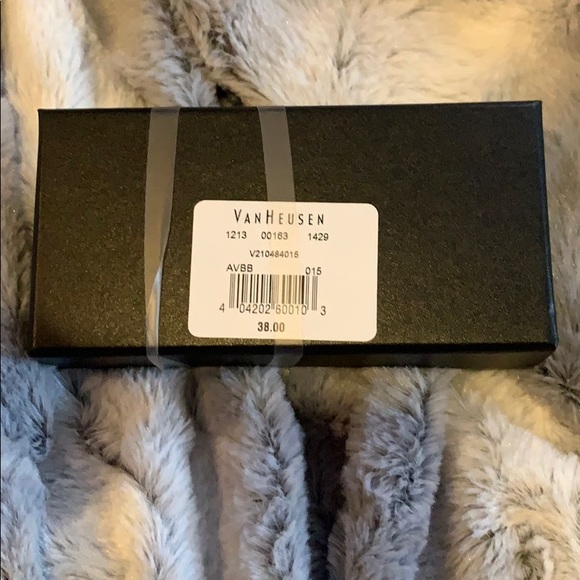 NWT. Van Heusen Christmas bow tie - Picture 2 of 2